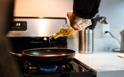 What’s the best oil to cook popcorn kernels in?